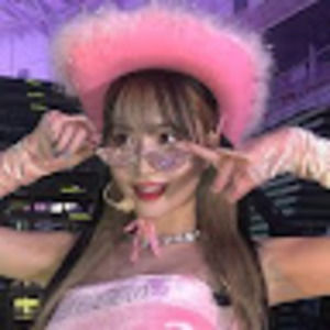 Meet your Posher, Jolieth